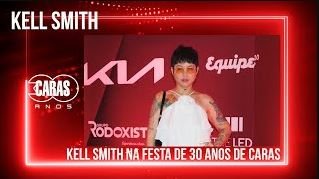 Imagem KELL SMITH ESBANJA LOOK ELEGANTE NA FESTA DE 30 ANOS DA CARAS!