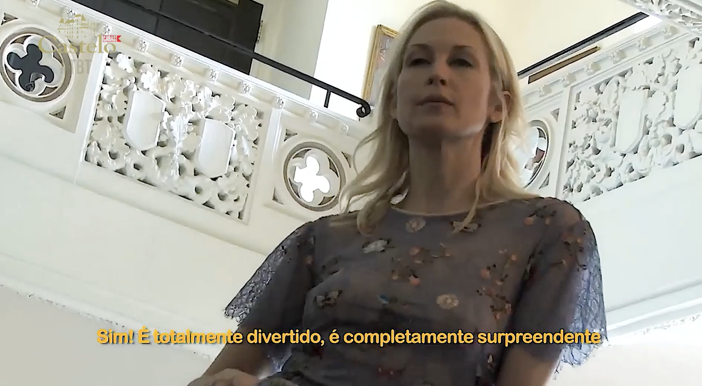 Kelly Rutherford marca presença no Castelo de Caras