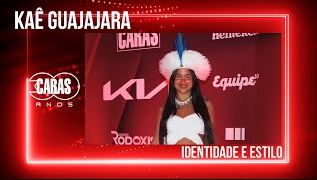 KAÊ GUAJAJARA ESBANJA ESTILO E IDENTIDADE NO TAPETE VERMELHO DO ANIVERSÁRIO DE CARAS!